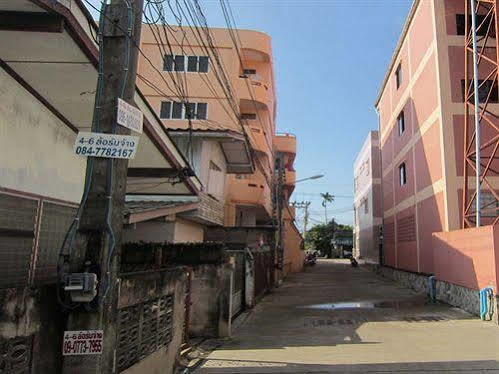 Aa Guesthouse Pattaya Bagian luar foto